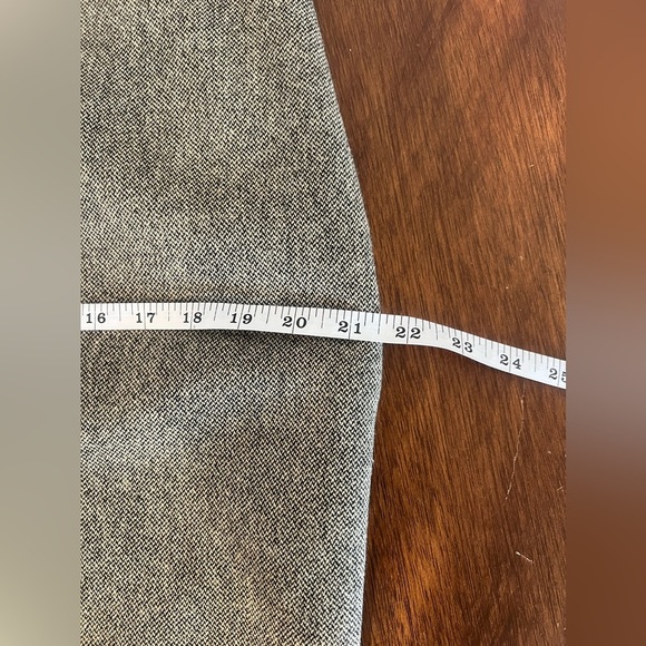 Ralph Lauren 100% wool skirt. Size 12 - Picture 8 of 8